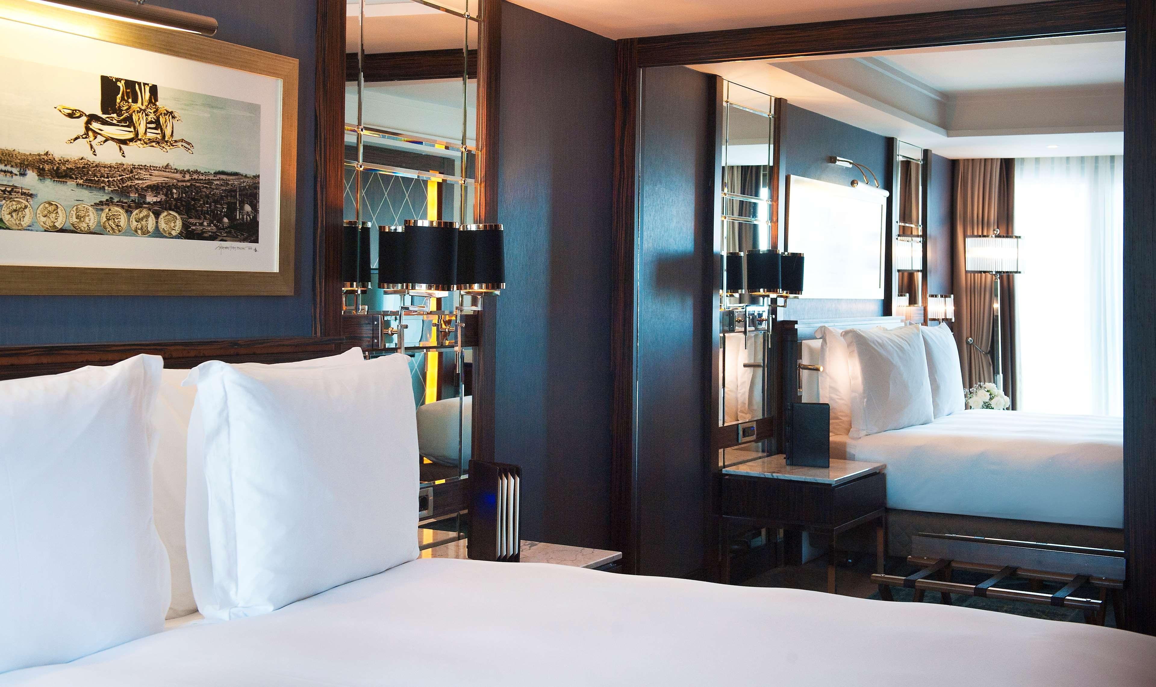 Radisson Blu Hotel Istanbul Pera Екстер'єр фото A bedroom at the hotel
