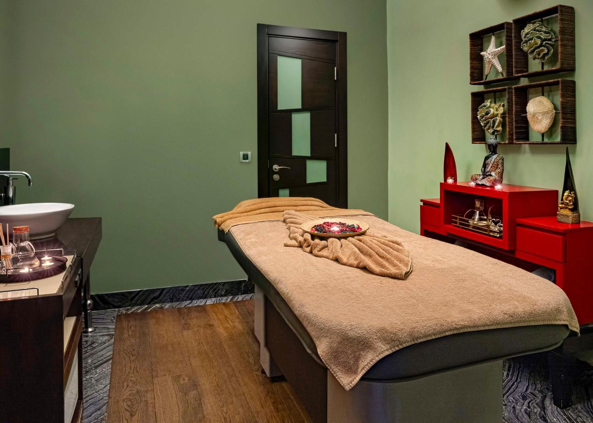 Radisson Blu Hotel Istanbul Pera Екстер'єр фото A massage bed