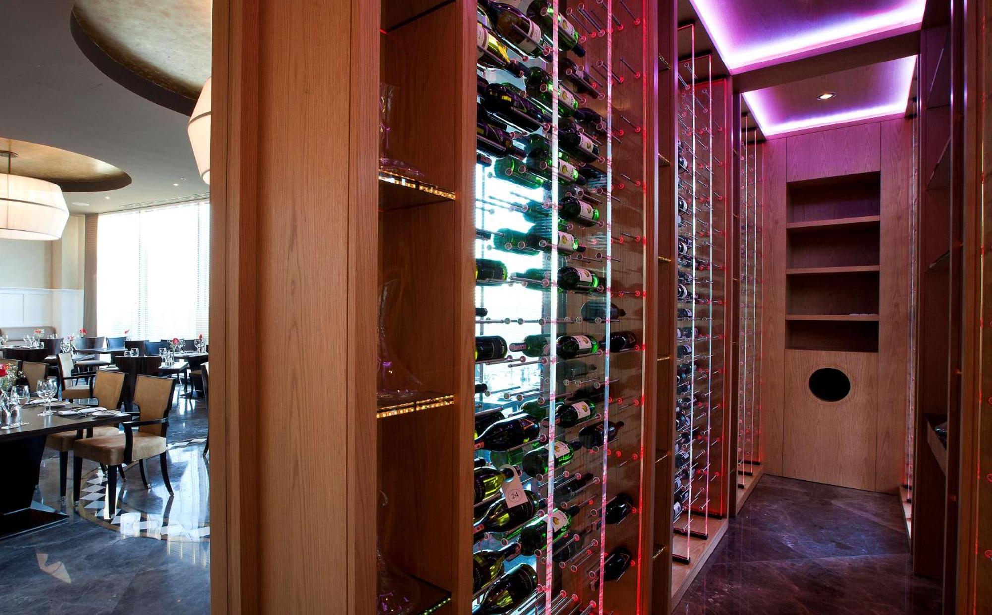 Radisson Blu Hotel Istanbul Pera Екстер'єр фото Wine rack